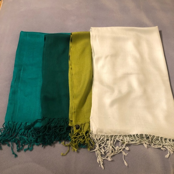 Accessories - Fringe Pashmina Scarves Set
